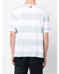 hellblaues horizontal gestreiftes T-Shirt mit einem Rundhalsausschnitt von Thom Browne