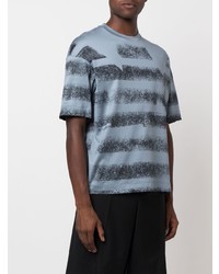 hellblaues horizontal gestreiftes T-Shirt mit einem Rundhalsausschnitt von Emporio Armani