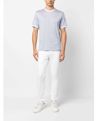 hellblaues horizontal gestreiftes T-Shirt mit einem Rundhalsausschnitt von Eleventy