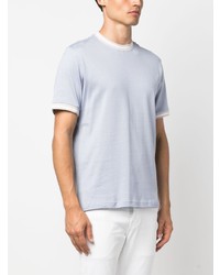 hellblaues horizontal gestreiftes T-Shirt mit einem Rundhalsausschnitt von Eleventy