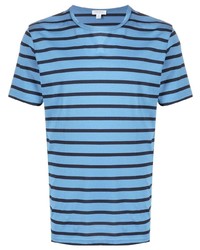 hellblaues horizontal gestreiftes T-Shirt mit einem Rundhalsausschnitt von Sunspel