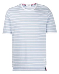 hellblaues horizontal gestreiftes T-Shirt mit einem Rundhalsausschnitt von Thom Browne