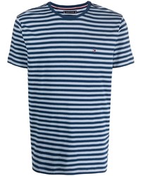 hellblaues horizontal gestreiftes T-Shirt mit einem Rundhalsausschnitt von Tommy Hilfiger