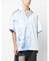 hellblaues Kurzarmhemd mit Blumenmuster von Feng Chen Wang