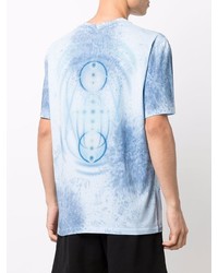 hellblaues Mit Batikmuster T-Shirt mit einem Rundhalsausschnitt von McQ