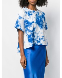 hellblaues Mit Batikmuster T-Shirt mit einem Rundhalsausschnitt von Suzusan
