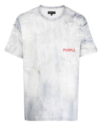 hellblaues T-Shirt mit einem Rundhalsausschnitt mit Destroyed-Effekten von purple brand
