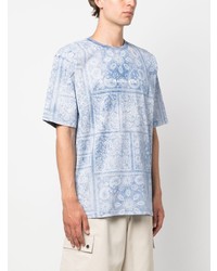 hellblaues T-Shirt mit einem Rundhalsausschnitt mit Paisley-Muster von Mauna Kea