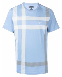 hellblaues T-Shirt mit einem Rundhalsausschnitt mit Schottenmuster