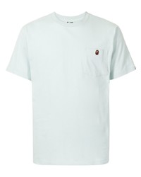 hellblaues T-Shirt mit einem Rundhalsausschnitt von A Bathing Ape