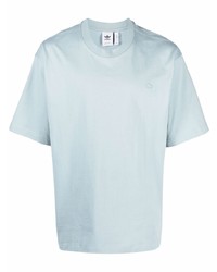 hellblaues T-Shirt mit einem Rundhalsausschnitt von adidas