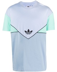 hellblaues T-Shirt mit einem Rundhalsausschnitt von adidas