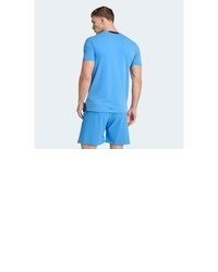 hellblaues T-Shirt mit einem Rundhalsausschnitt von adidas Performance