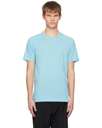 hellblaues T-Shirt mit einem Rundhalsausschnitt von Alo