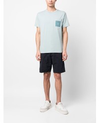 hellblaues T-Shirt mit einem Rundhalsausschnitt von Stone Island