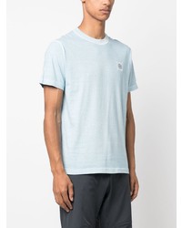 hellblaues T-Shirt mit einem Rundhalsausschnitt von Stone Island