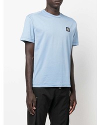 hellblaues T-Shirt mit einem Rundhalsausschnitt von Stone Island