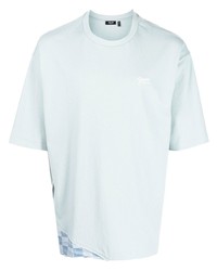 hellblaues T-Shirt mit einem Rundhalsausschnitt von FIVE CM