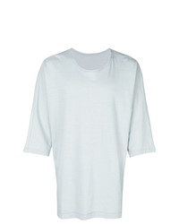 hellblaues T-Shirt mit einem Rundhalsausschnitt von Homme Plissé Issey Miyake