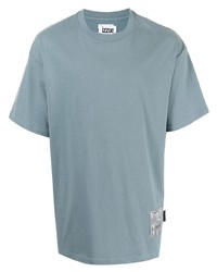 hellblaues T-Shirt mit einem Rundhalsausschnitt von Izzue