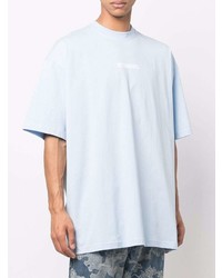 hellblaues T-Shirt mit einem Rundhalsausschnitt von Vetements