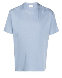 hellblaues T-Shirt mit einem Rundhalsausschnitt von Nanushka