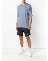 hellblaues T-Shirt mit einem Rundhalsausschnitt von Nike