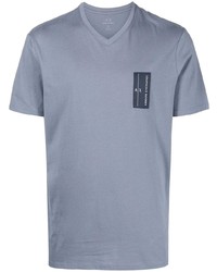hellblaues T-Shirt mit einem V-Ausschnitt von Armani Exchange