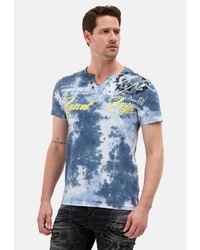 hellblaues T-Shirt mit einem V-Ausschnitt von Cipo & Baxx