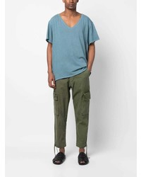 hellblaues T-Shirt mit einem V-Ausschnitt von Greg Lauren