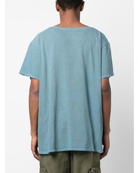 hellblaues T-Shirt mit einem V-Ausschnitt von Greg Lauren