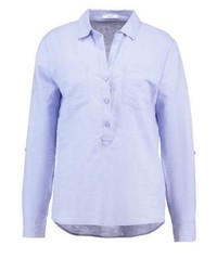hellblaues T-shirt mit einer Knopfleiste von Opus