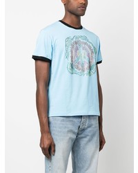 hellblaues verziertes T-Shirt mit einem Rundhalsausschnitt von BLUEMARBLE