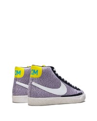 hellviolette hohe Sneakers von Nike