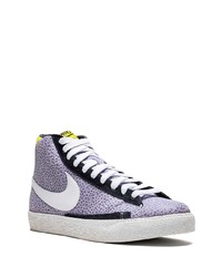 hellviolette hohe Sneakers von Nike