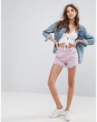 hellviolette Jeansshorts mit Acid-Waschung