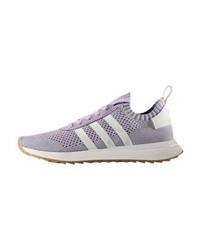hellviolette niedrige Sneakers von adidas