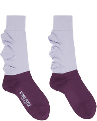 hellviolette Socken mit Blumenmuster