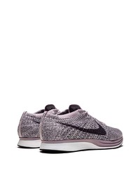 hellviolette Sportschuhe von Nike