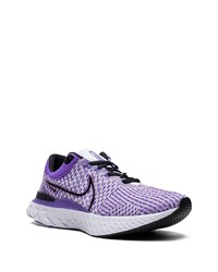 hellviolette Sportschuhe von Nike