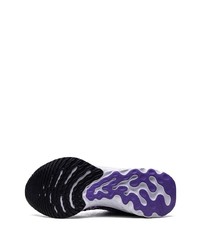 hellviolette Sportschuhe von Nike