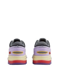 hellviolette Sportschuhe von Gucci