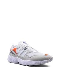 hellviolette Sportschuhe von adidas