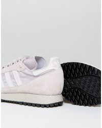 hellviolette Turnschuhe von adidas