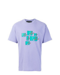 hellviolettes bedrucktes T-Shirt mit einem Rundhalsausschnitt