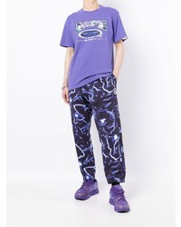 hellviolettes bedrucktes T-Shirt mit einem Rundhalsausschnitt von AAPE BY A BATHING APE