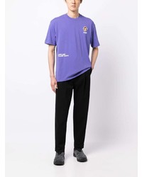 hellviolettes bedrucktes T-Shirt mit einem Rundhalsausschnitt von AAPE BY A BATHING APE