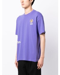 hellviolettes bedrucktes T-Shirt mit einem Rundhalsausschnitt von AAPE BY A BATHING APE