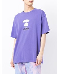 hellviolettes bedrucktes T-Shirt mit einem Rundhalsausschnitt von AAPE BY A BATHING APE