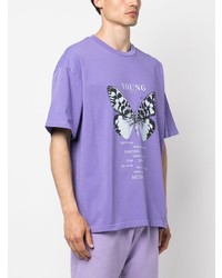 hellviolettes bedrucktes T-Shirt mit einem Rundhalsausschnitt von YOUNG POETS